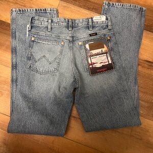 NWT women’s wrangler jeans. Size 24/31 high rise, bootcut